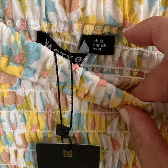 Nasty gal Shirred Ruffle Floral Mini Skirt. Sz 4 - Picture 6 of 10